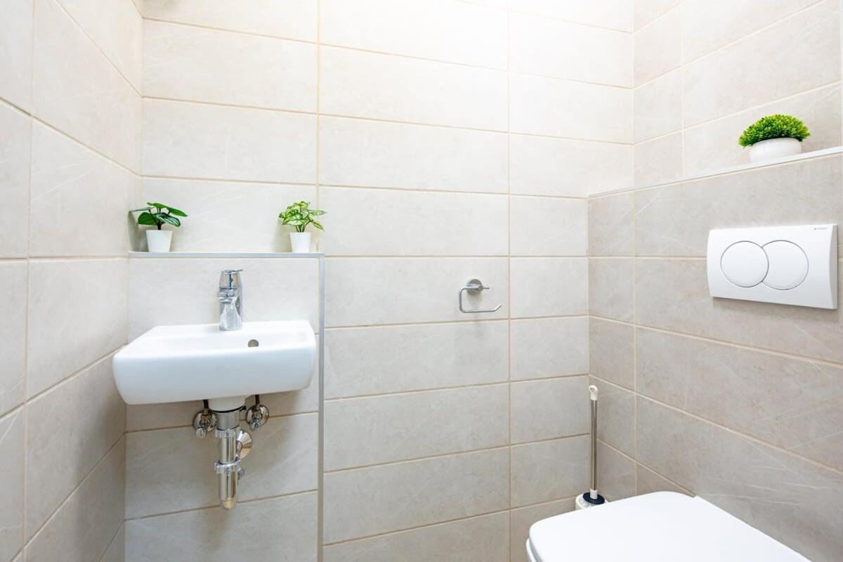 דירות בודפשט Free Parking - Balcony - Sunny - New מראה חיצוני תמונה